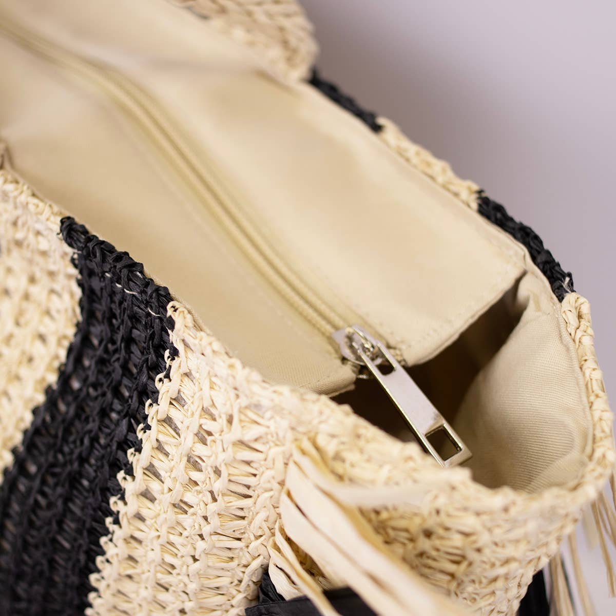 Excursion Tote Natural/Black 19x15x2