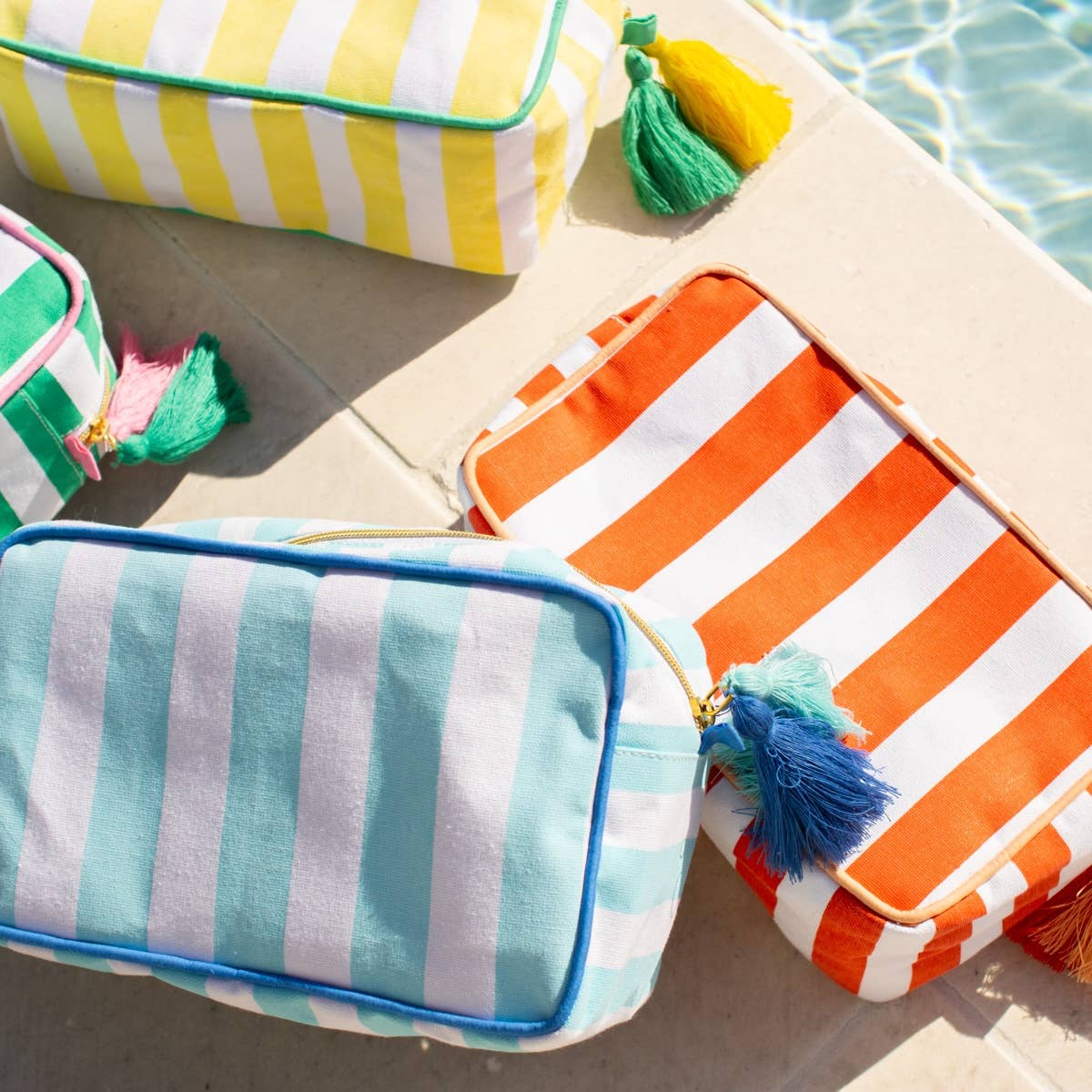 Megan Cosmetic   White/Fiesta   10x6x4